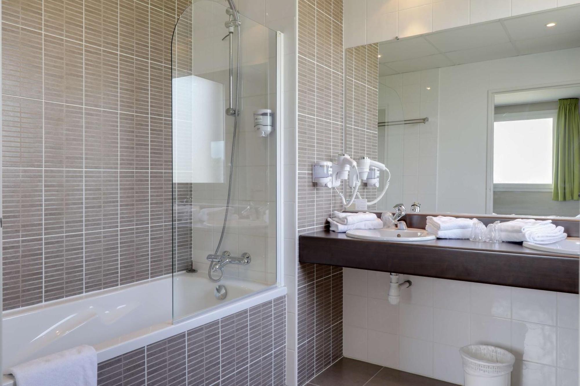 Brit Hotel Saint-Meen-Le-Grand En Broceliande Ngoại thất bức ảnh